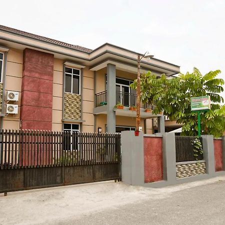 Oyo 1394 Rumaisa Homestay Syariah Pekanbaru Exterior foto