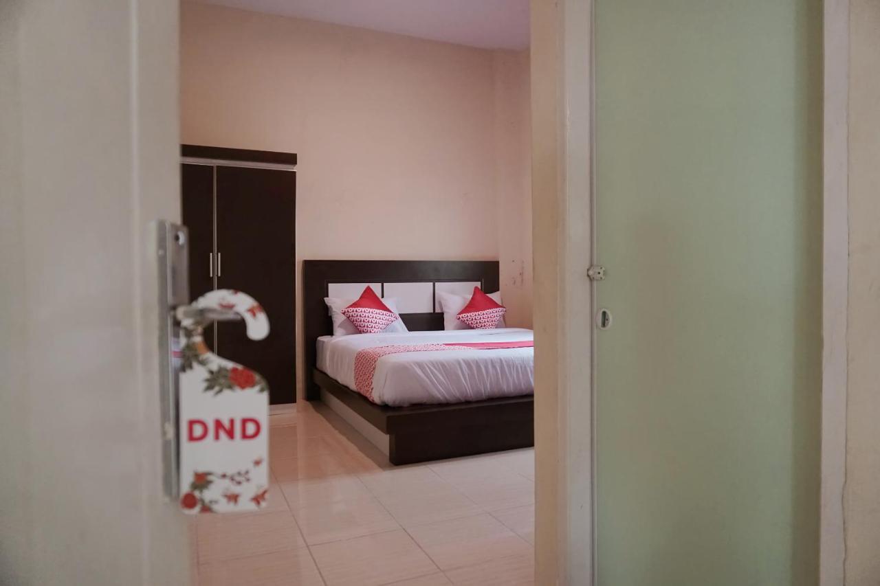 Oyo 1394 Rumaisa Homestay Syariah Pekanbaru Exterior foto