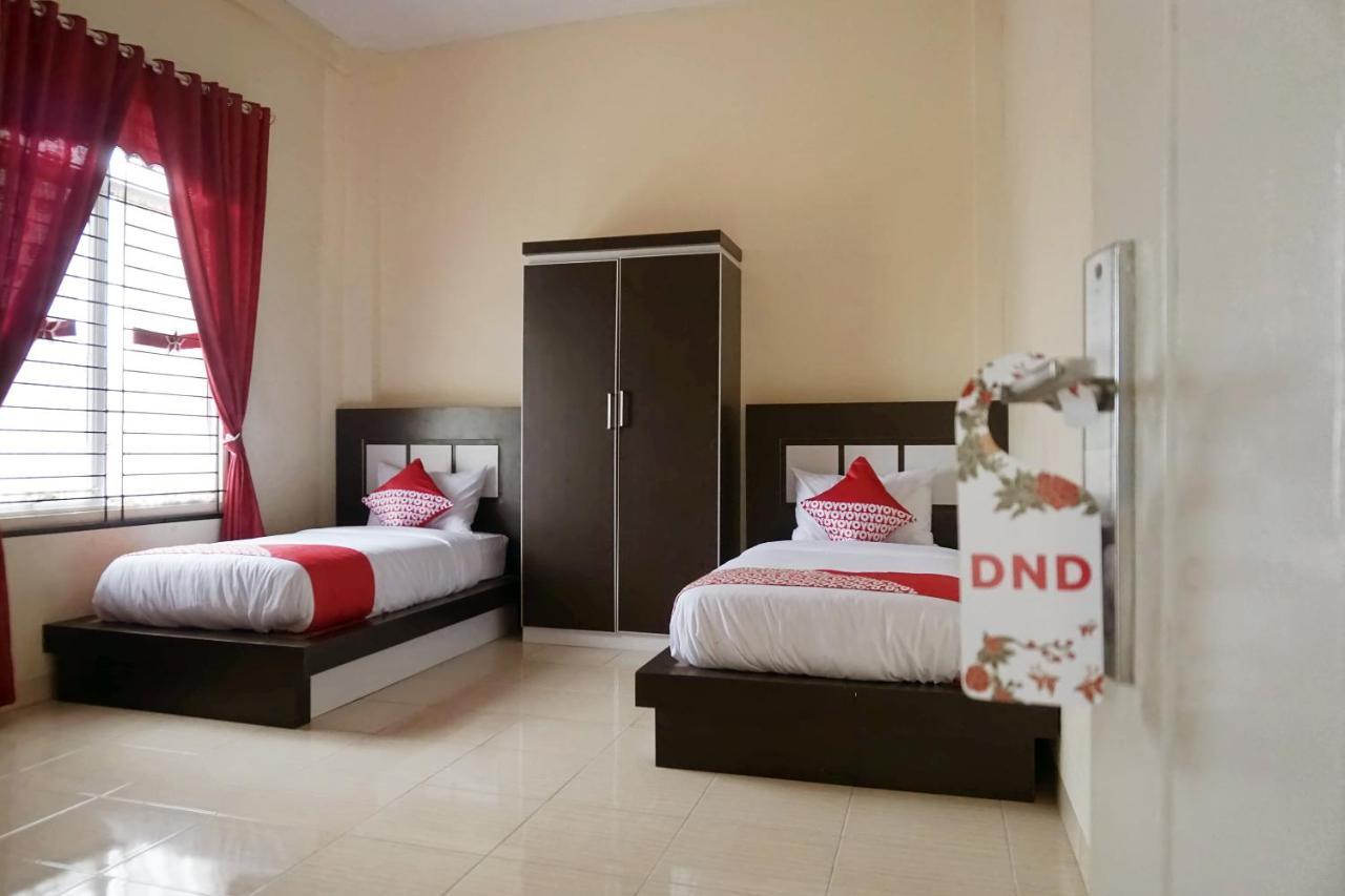 Oyo 1394 Rumaisa Homestay Syariah Pekanbaru Exterior foto