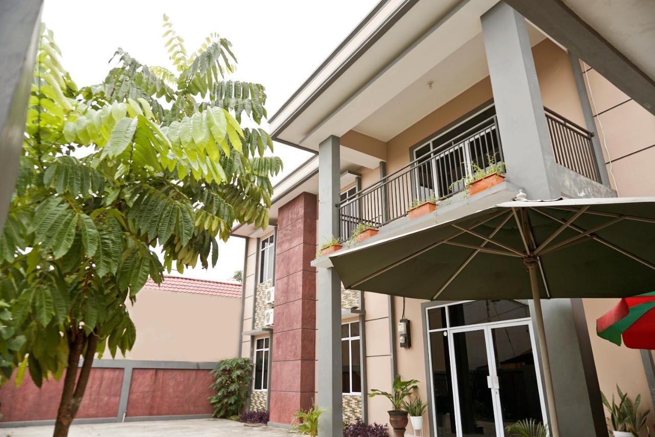 Oyo 1394 Rumaisa Homestay Syariah Pekanbaru Exterior foto